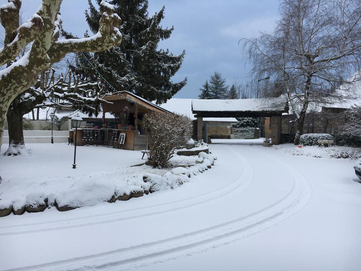 Le Relais Des Vieilles Postes Hotel Les Avenières Kültér fotó